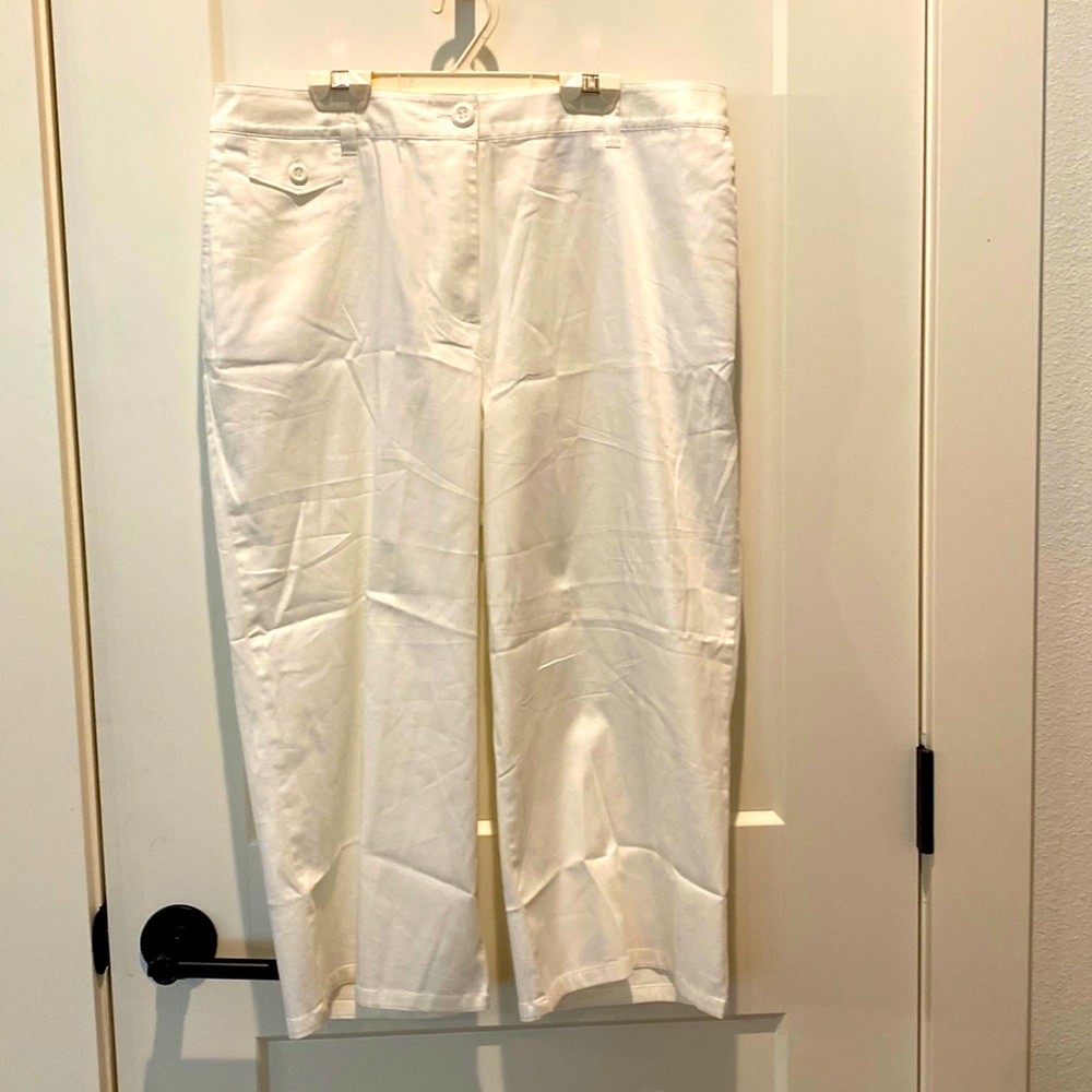 Chico’s Relaxed Fit Crop Pant
